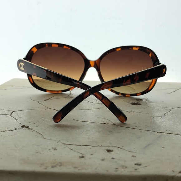 Oleg Cassini Big Round Tortoise Shell Frame Medium Arm Yellow Tint - Picture 2 of 7